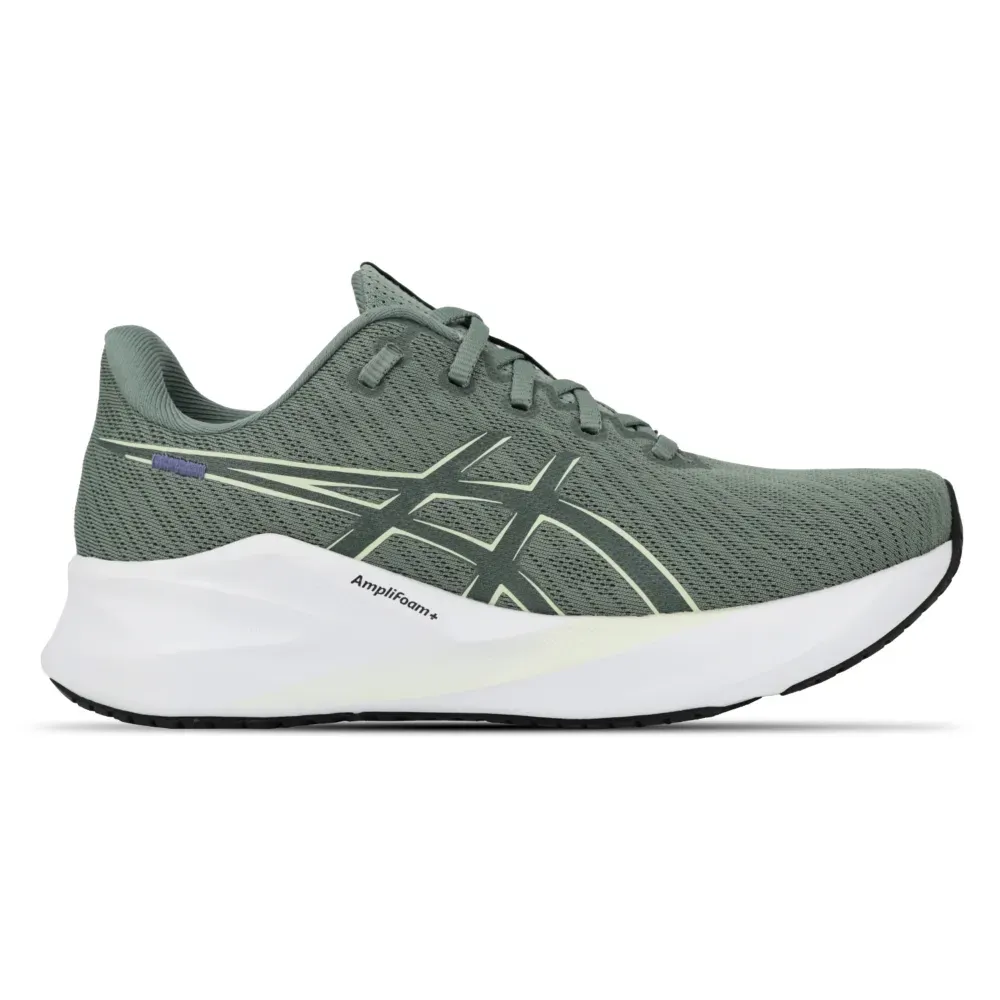 Tênis de corrida feminino Asics Versablast 4 na cor verde com detalhes em branco e sola branca.